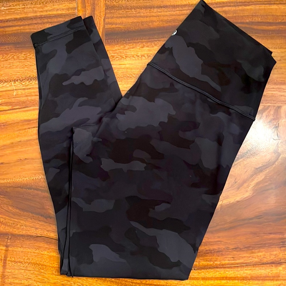 Lululemon sz 12 black Camo Align leggings 28” inseam